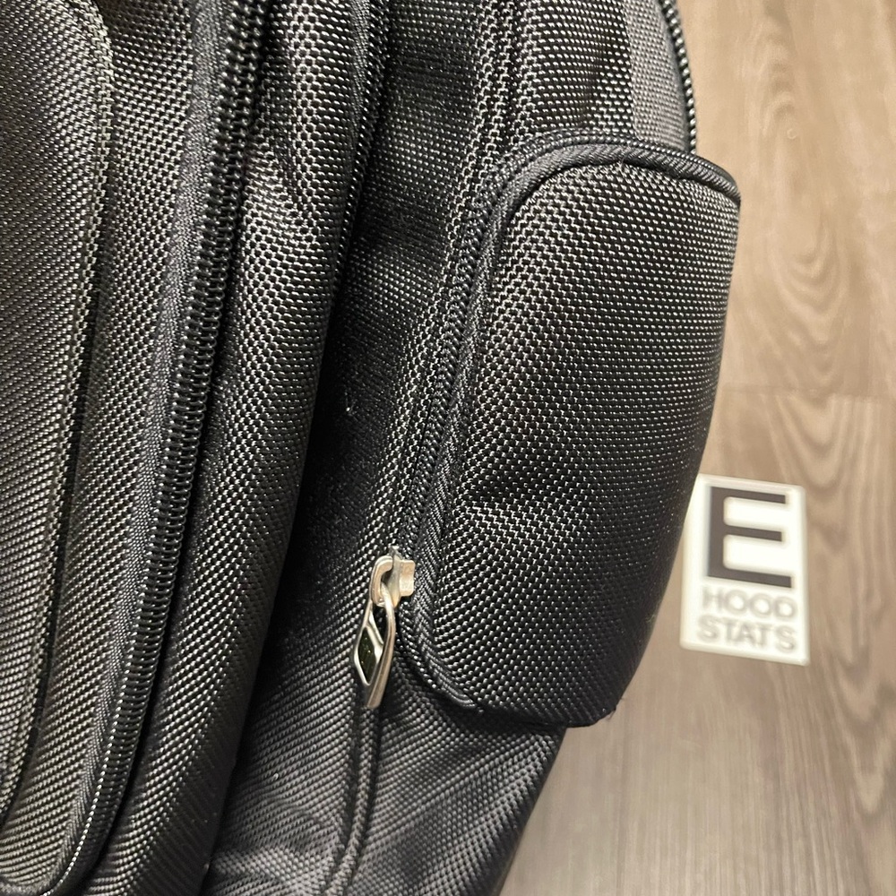 Ful 2 In 1 Black IPad & Labtop Backpack - Picture 10 of 13